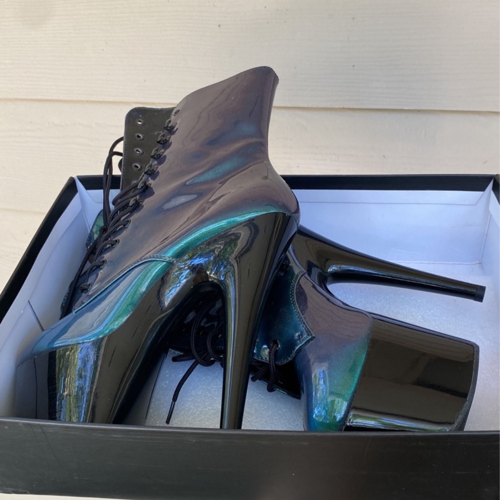 💚💜Chrome colored pleaser heels - PURPLE & GREEN💚💜